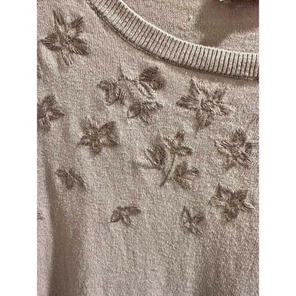 ๐ 2/$20 ๐ Light Mauve Long Sleeve Sweater with Embroidered Flowers sz M - Picture 2 of 6